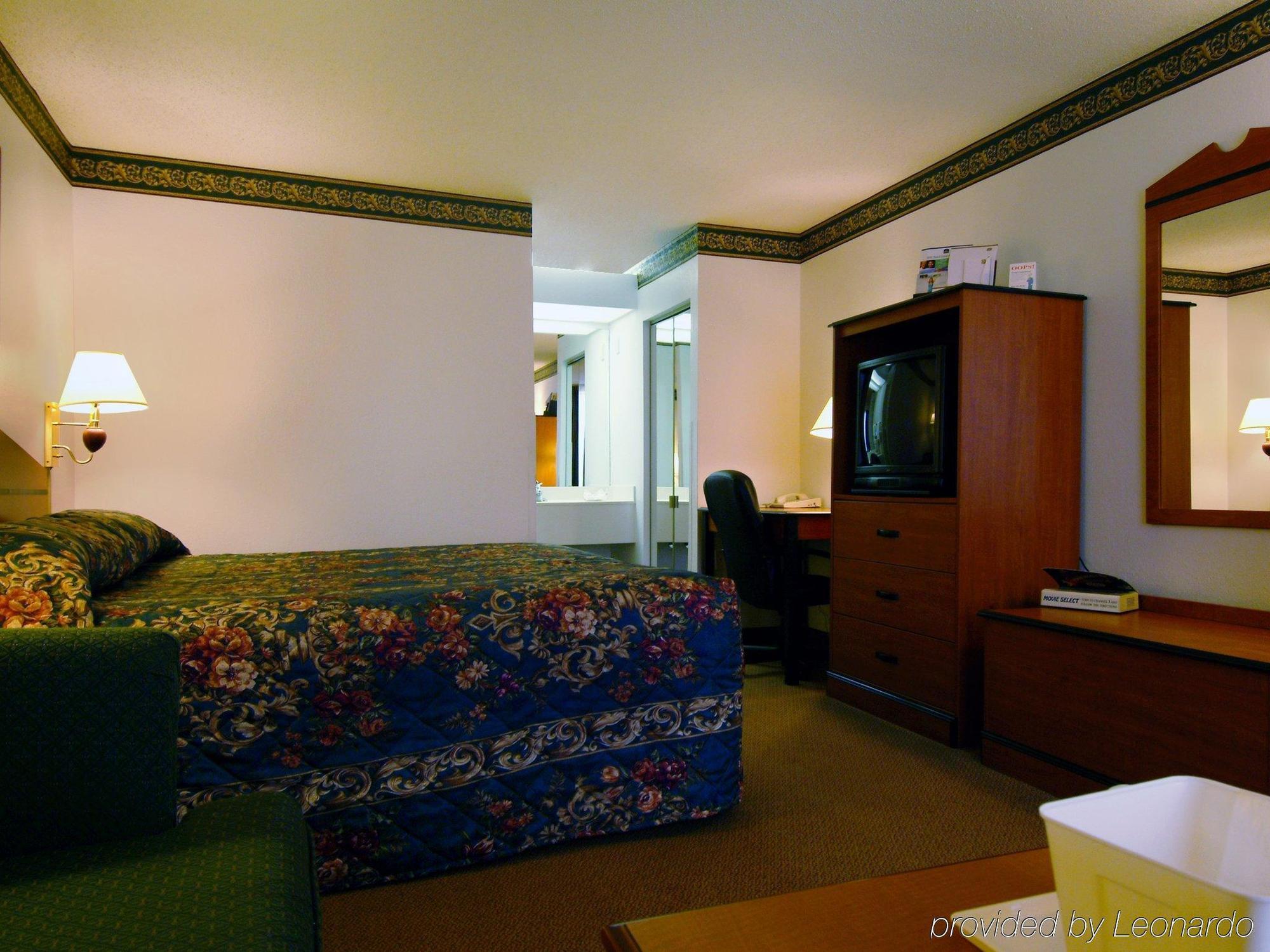 Executive Inn Dallas Room photo