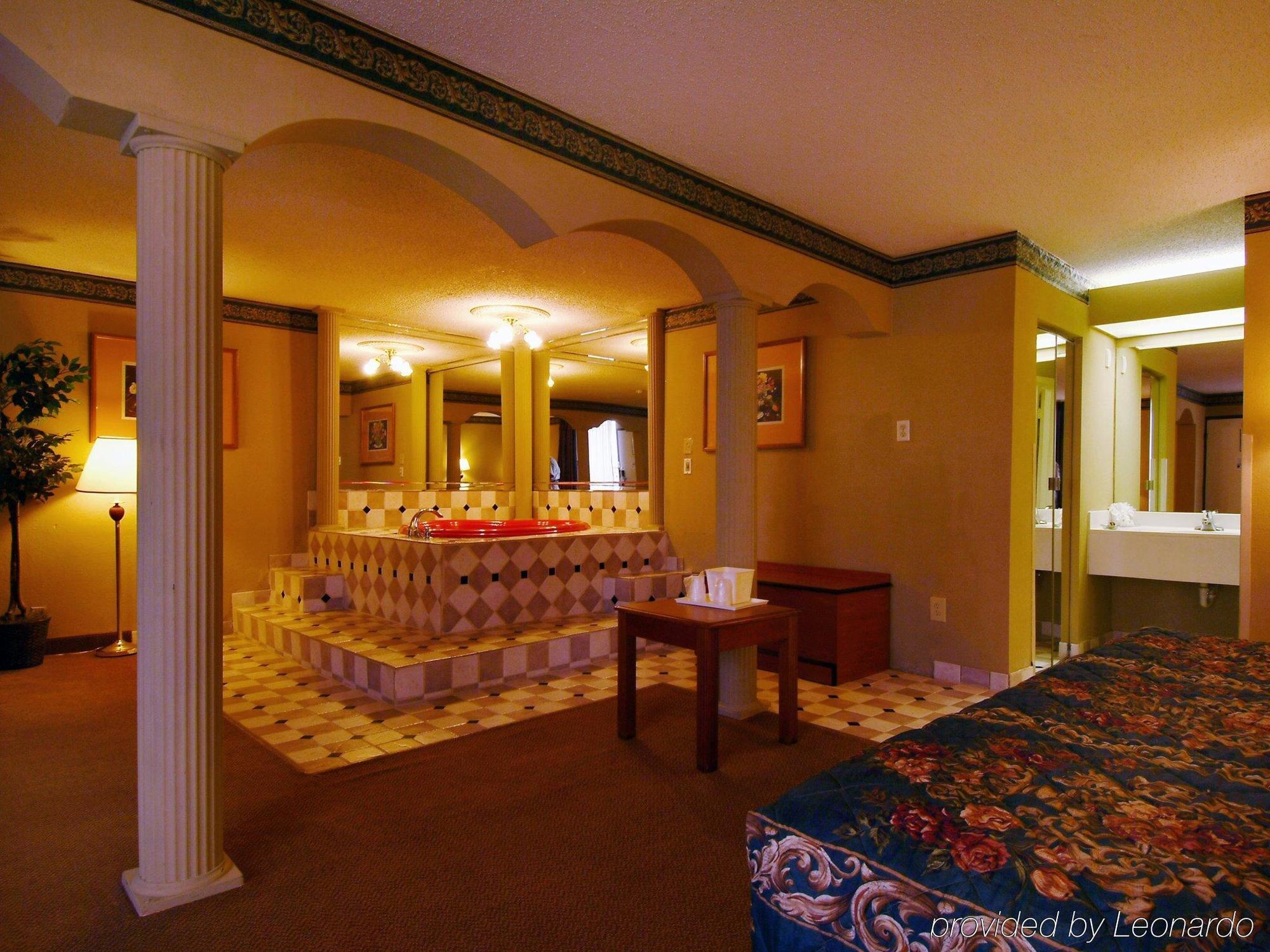 Executive Inn Dallas Room photo