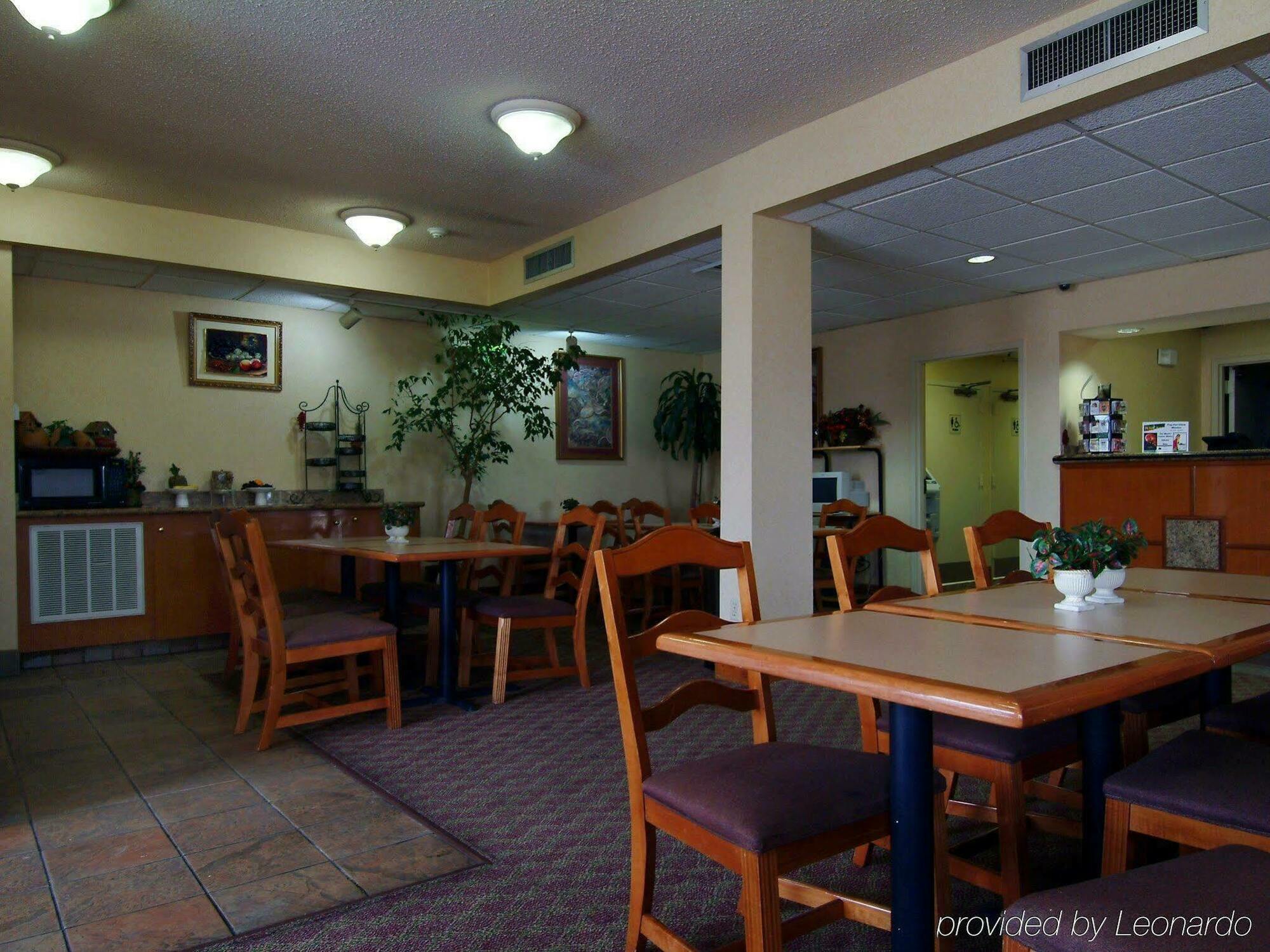 Executive Inn Dallas Restaurant photo